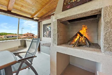 Three-Bedroom Apartment in Vrvari for 6 Guests