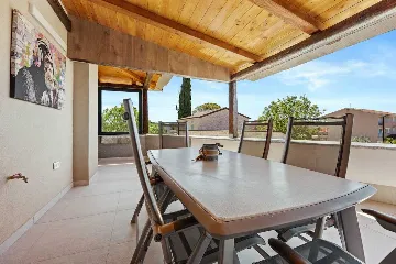 Three-Bedroom Apartment in Vrvari for 6 Guests