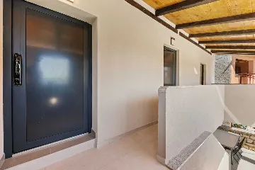 Three-Bedroom Apartment in Vrvari for 6 Guests