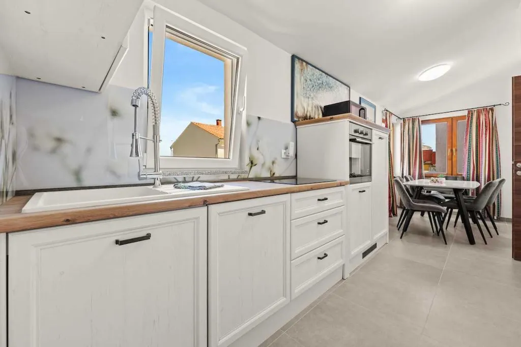 Apartment in Vrvari-Poreč for Up to 6 Guests