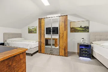 Apartment in Vrvari-Poreč for Up to 6 Guests