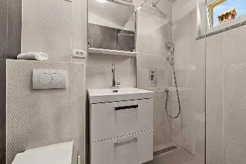 Apartment in Vrvari-Poreč for Up to 6 Guests