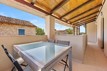 Apartment in Vrvari-Poreč for Up to 6 Guests