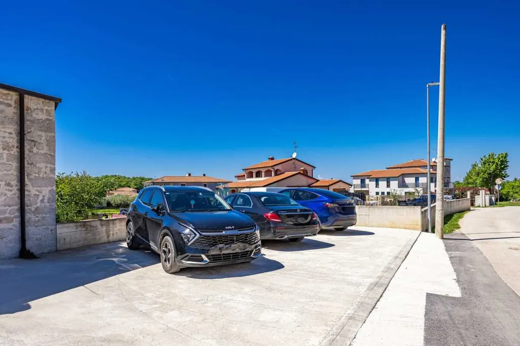 Apartment in Vrvari-Poreč for Up to 6 Guests