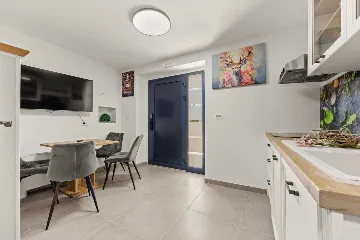 Two-Bedroom Apartment in Vrvari-Poreč for 4