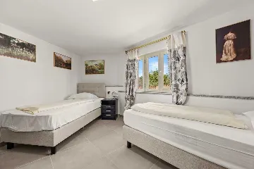 Two-Bedroom Apartment in Vrvari-Poreč for 4