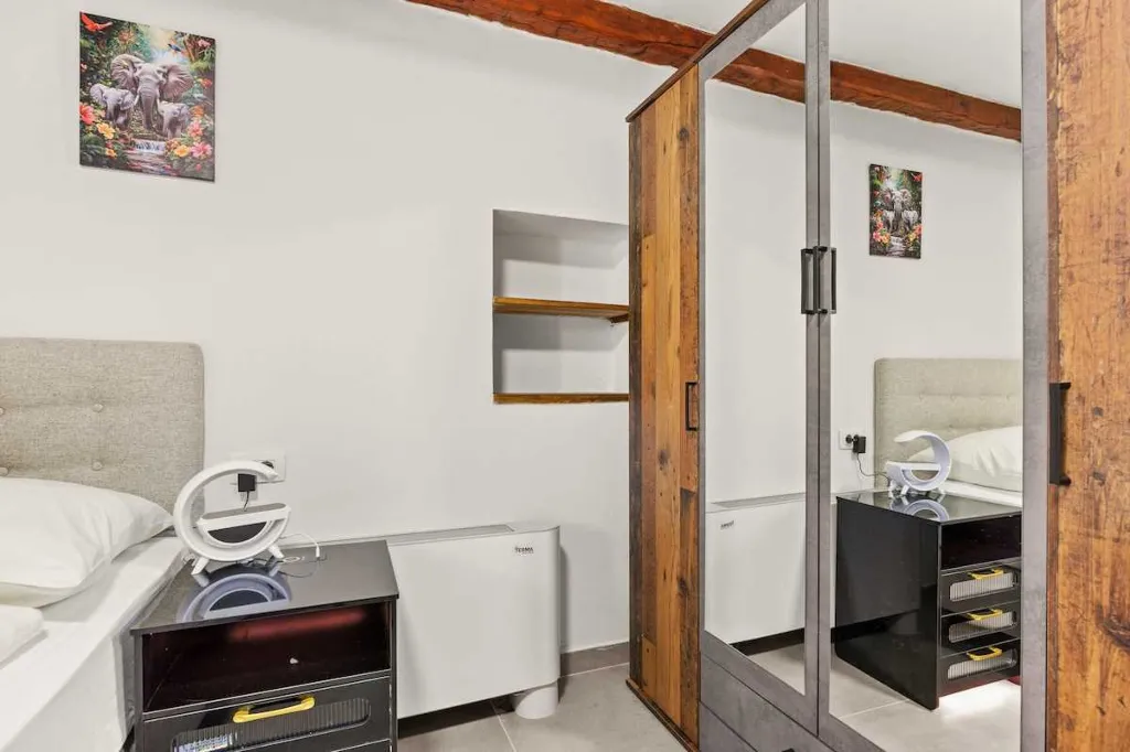 Two-Bedroom Apartment in Vrvari-Poreč for 4