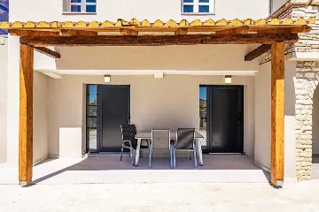 Two-Bedroom Apartment in Vrvari-Poreč for 4