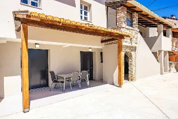 Apartment in Vrvari-Poreč for 4 Guests