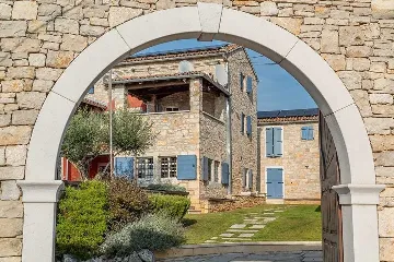 Heated Pool Villa in Brečevići-Tinjan for 8 Guests