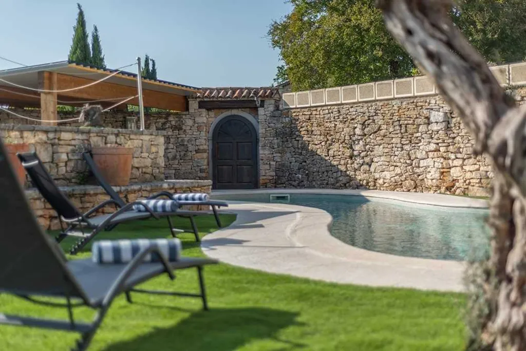 Heated Pool Villa in Brečevići-Tinjan for 8 Guests