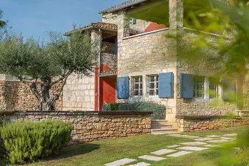 Heated Pool Villa in Brečevići-Tinjan for 8 Guests