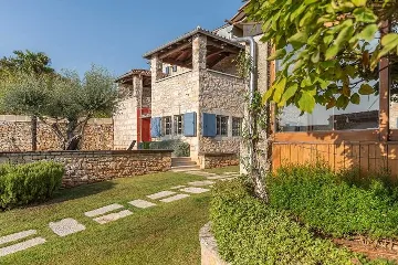 Heated Pool Villa in Brečevići-Tinjan for 8 Guests