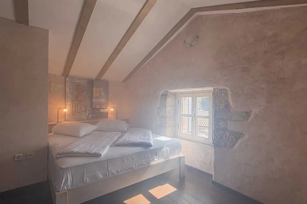 Heated Pool Villa in Brečevići-Tinjan for 8 Guests