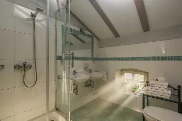 Heated Pool Villa in Brečevići-Tinjan for 8 Guests