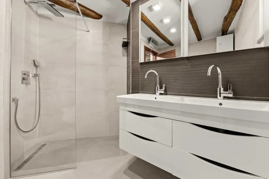 Heated Pool Villa in Brečevići-Tinjan for 8 Guests