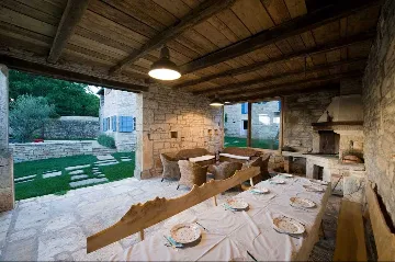 Heated Pool Villa in Brečevići-Tinjan for 8 Guests