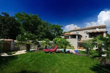 Heated Pool Villa in Brečevići-Tinjan for 8 Guests