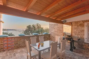 Poreč 2-Bedroom Apartment with Covered Terrace