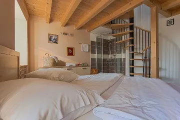 Poreč 2-Bedroom Apartment with Covered Terrace
