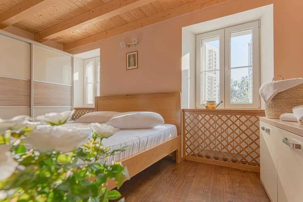 Poreč 2-Bedroom Apartment with Covered Terrace
