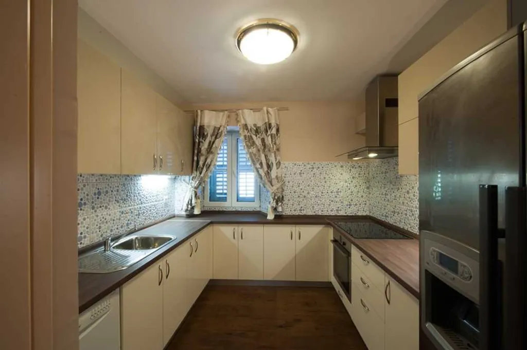 Poreč 2-Bedroom Apartment with Covered Terrace