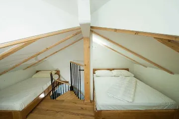 Poreč 2-Bedroom Apartment with Covered Terrace