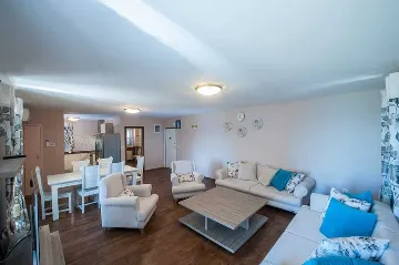 Poreč 2-Bedroom Apartment with Covered Terrace