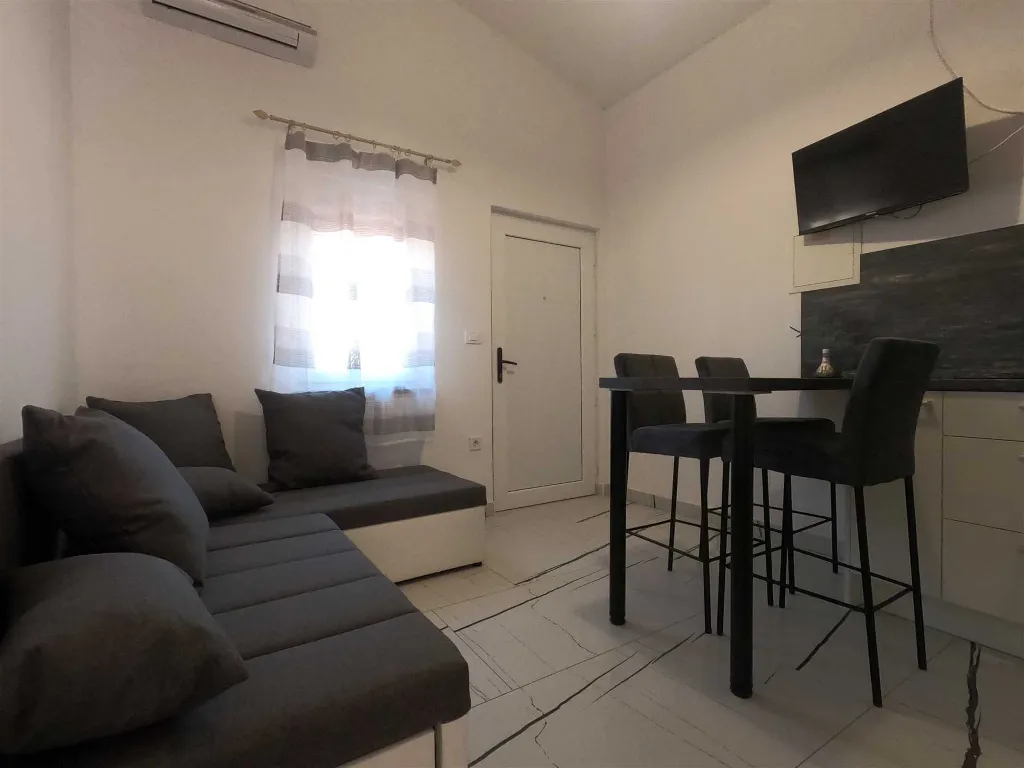Apartmani Kani - jednosoban stan 3* A2
