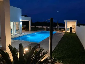 Villa with Sea View and Private Pool in Ližnjan