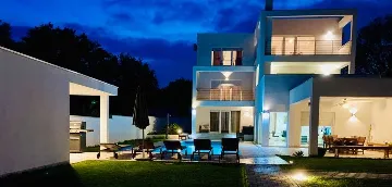 Villa with Sea View and Private Pool in Ližnjan