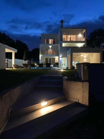 Villa with Sea View and Private Pool in Ližnjan