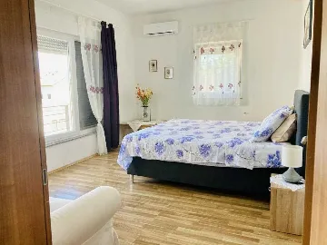 Villa with Sea View and Private Pool in Ližnjan