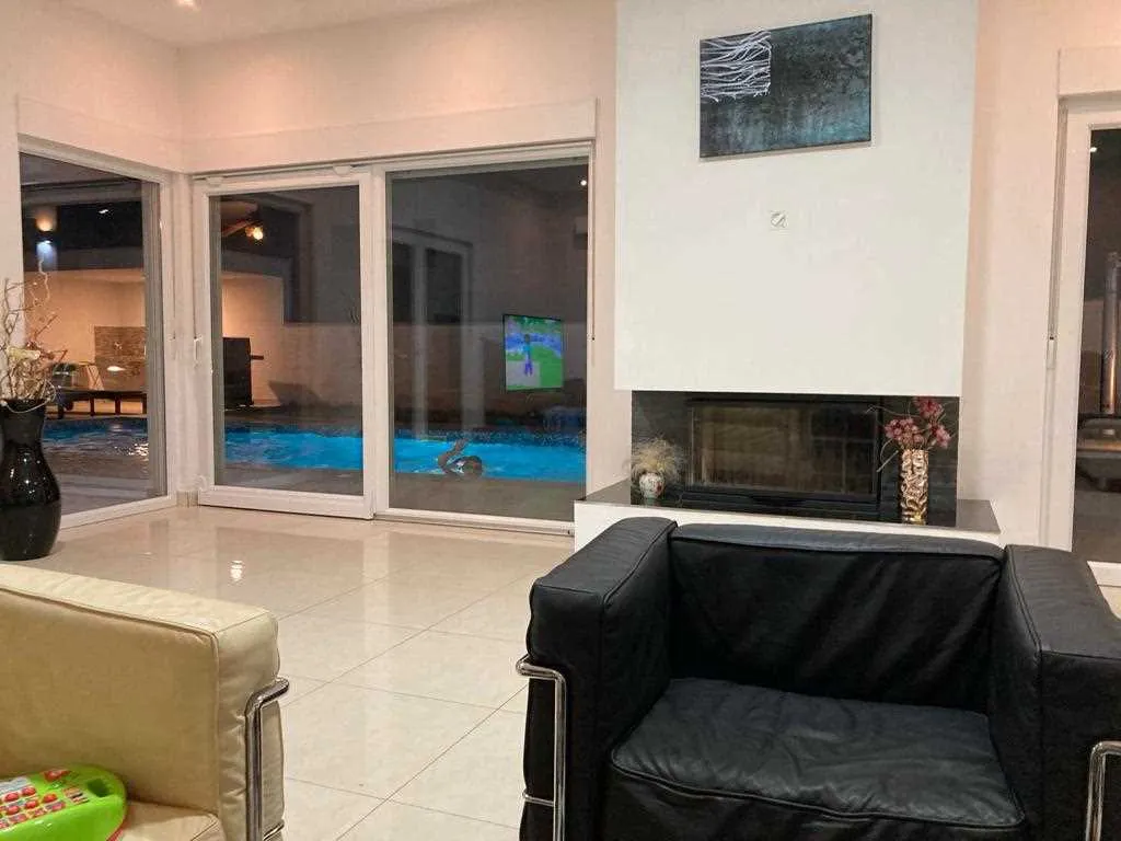 Villa with Sea View and Private Pool in Ližnjan