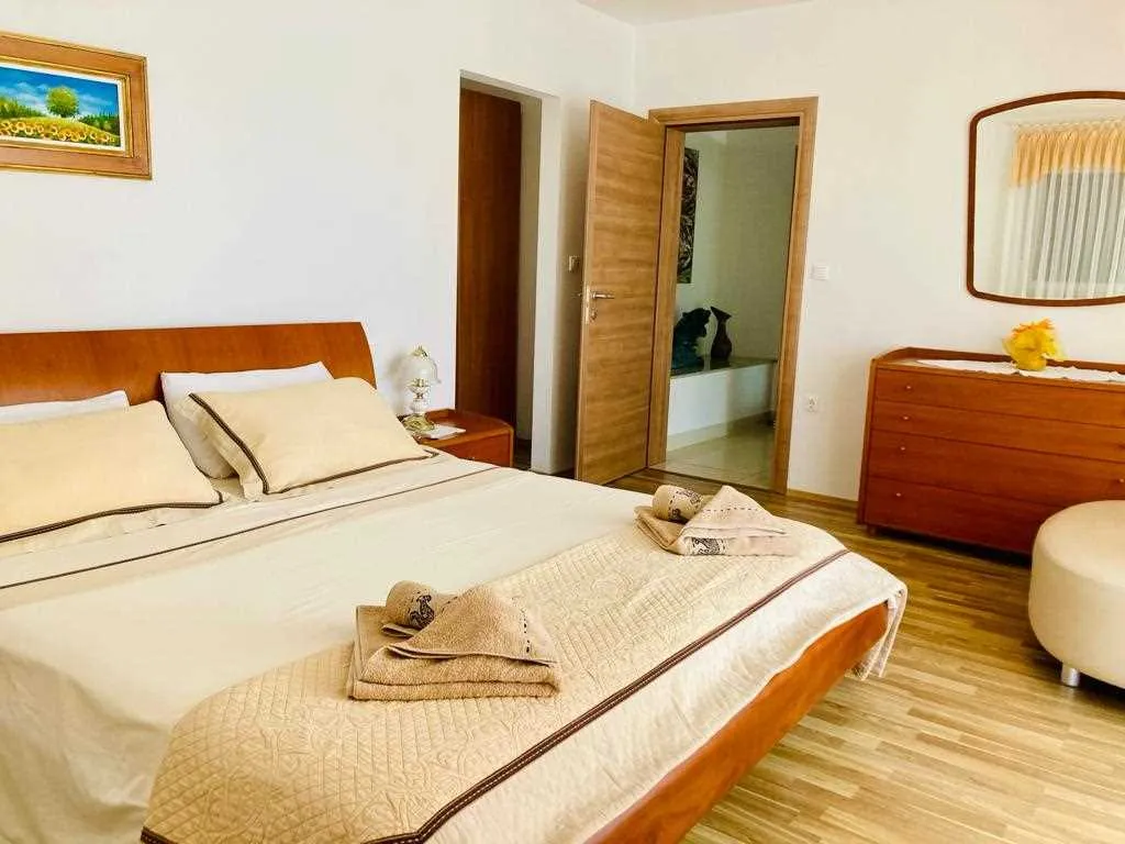 Villa with Sea View and Private Pool in Ližnjan
