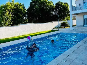 Villa with Sea View and Private Pool in Ližnjan