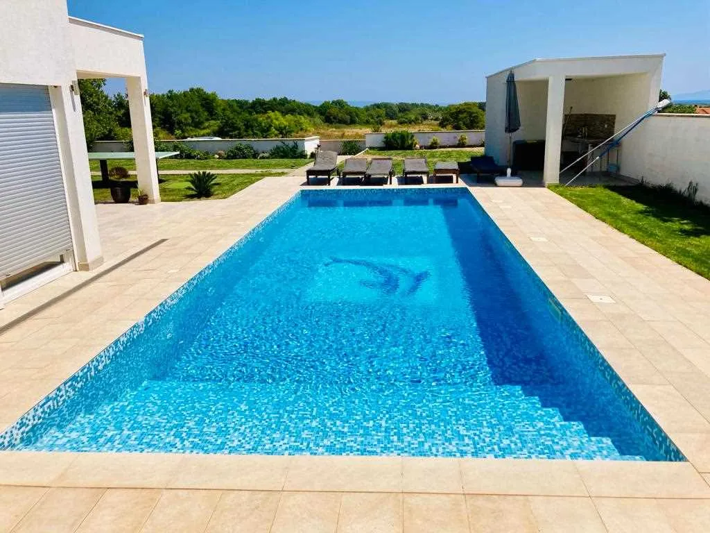 Villa with Sea View and Private Pool in Ližnjan