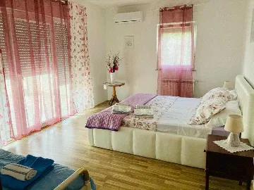 Villa with Sea View and Private Pool in Ližnjan