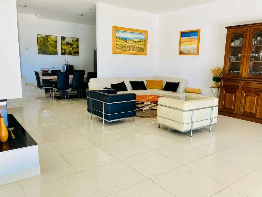 Villa with Sea View and Private Pool in Ližnjan