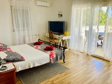 Villa with Sea View and Private Pool in Ližnjan