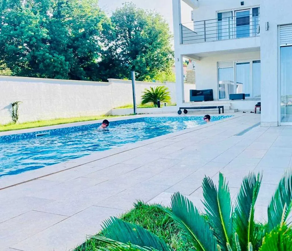 Villa with Sea View and Private Pool in Ližnjan