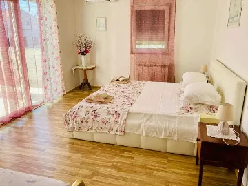 Villa with Sea View and Private Pool in Ližnjan