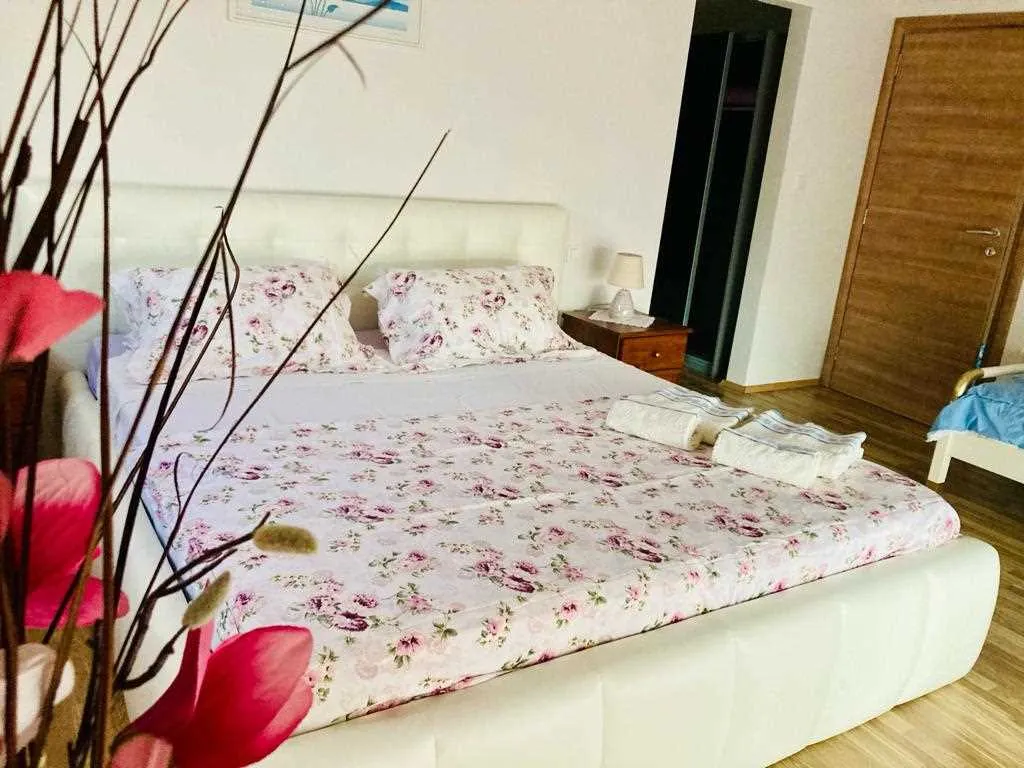 Villa with Sea View and Private Pool in Ližnjan