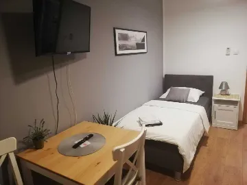 Air-Conditioned Room with Yard View in Zagreb