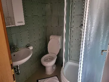 Air-Conditioned Room with Yard View in Zagreb