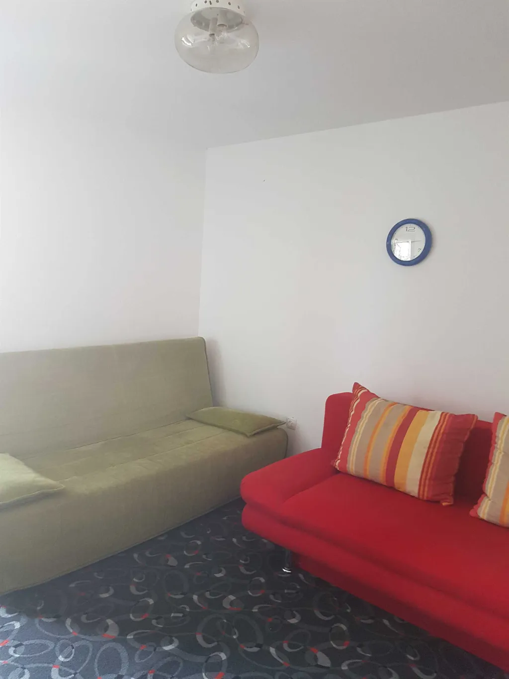 AP je dvosobni apartman, u stambenoj zgradi, prizemlje s pogledom na more