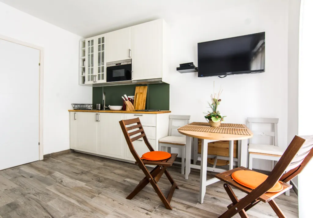 Moderno namješten apartman u centru Biograda.