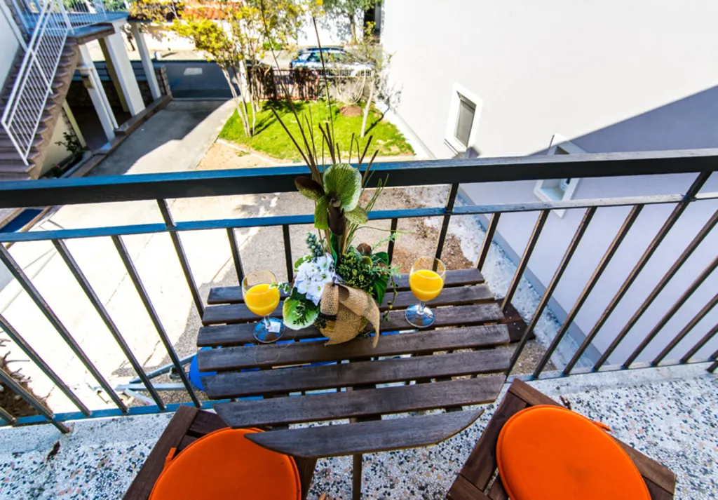 Moderno namješten apartman u centru Biograda.