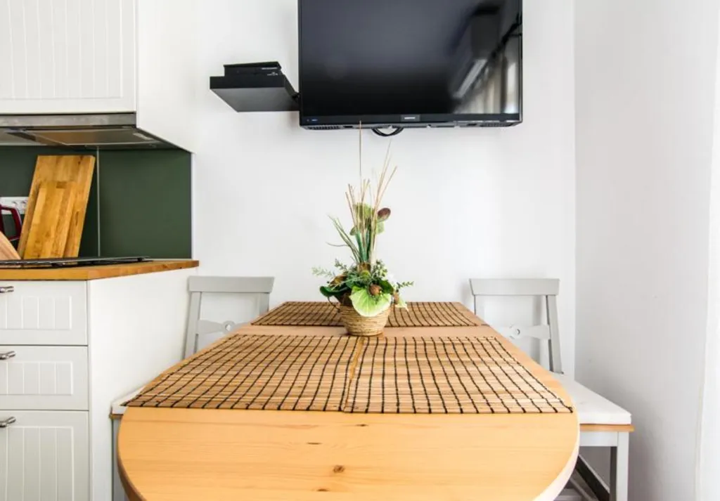 Moderno namješten apartman u centru Biograda.