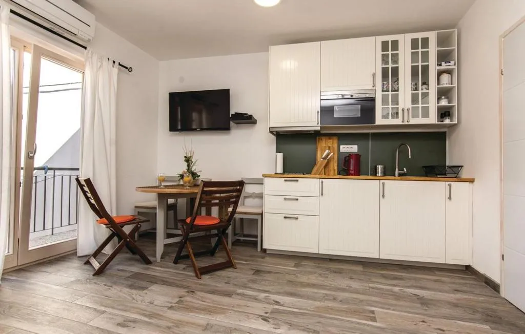 Moderno namješten apartman u centru Biograda.